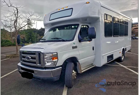 2015 Ford Econoline E450 Super Duty Cutaway Van z USA, uszkodzony, nr VIN 1FDFE4FS3FDA28027